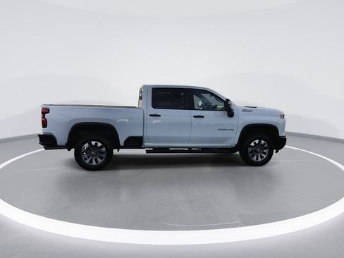 Used 2025 Chevrolet Silverado 2500 Custom w/ Custom Value Package image 9