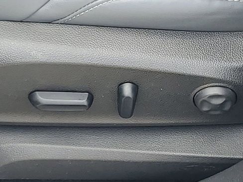 Used 2019 Buick Envision Essence image 29