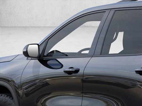 Used 2026 Chevrolet Traverse Z71 image 12