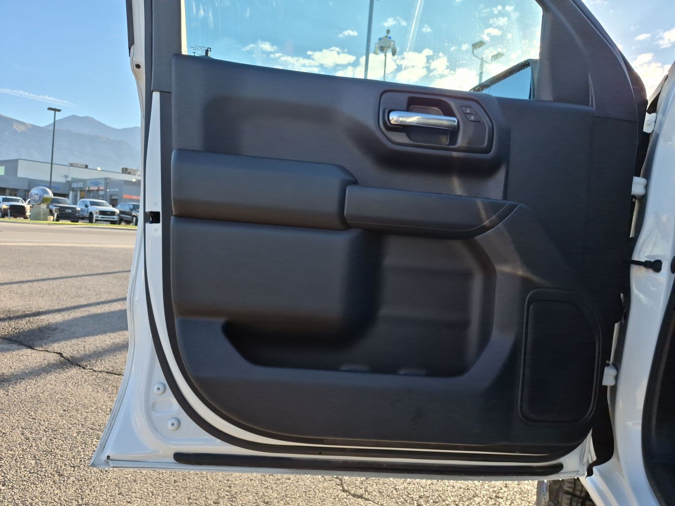 Used 2022 Chevrolet Silverado 1500 Custom w/ LPO, Dark Essentials Package AWD/4WD image 12