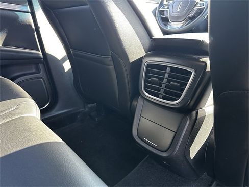 Certified 2019 Lincoln Nautilus Premier image 38