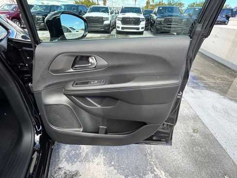 New 2026 Chrysler Pacifica Select image 30