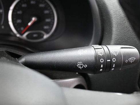 Used 2020 Jeep Renegade Latitude FWD image 32