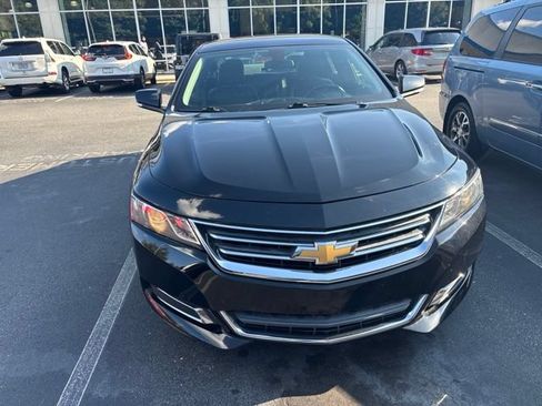 Used 2017 Chevrolet Impala LT FWD image 2