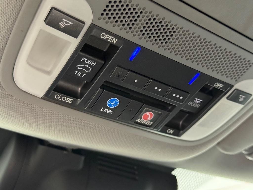 Used 2017 Acura MDX w/ Technology Package AWD/4WD image 37