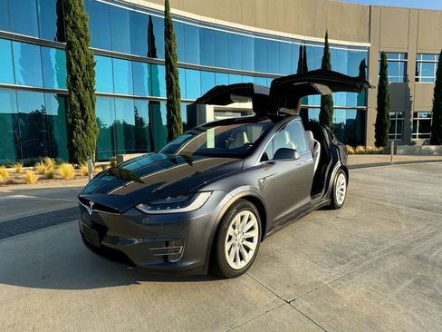 Used 2017 Tesla Model X 100D image 10