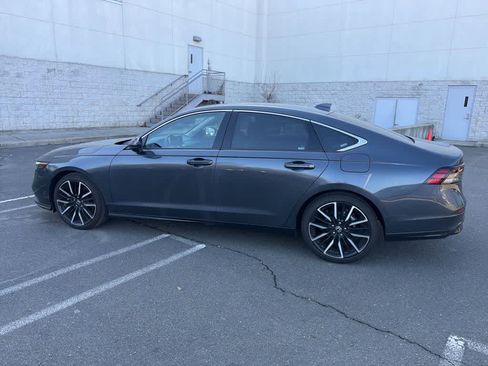 Used 2024 Honda Accord Touring image 7