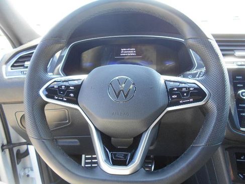 Used 2024 Volkswagen Tiguan SE R-Line AWD/4WD image 4