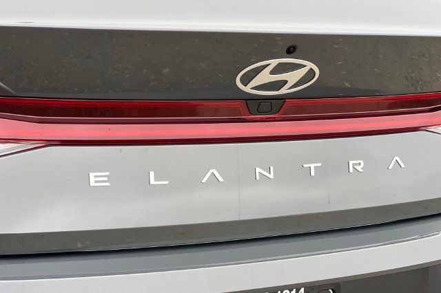 New 2026 Hyundai Elantra Limited FWD image 8