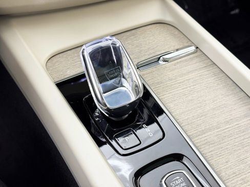 Used 2023 Volvo XC60 B5 Ultimate w/ Protection Package Premier image 31