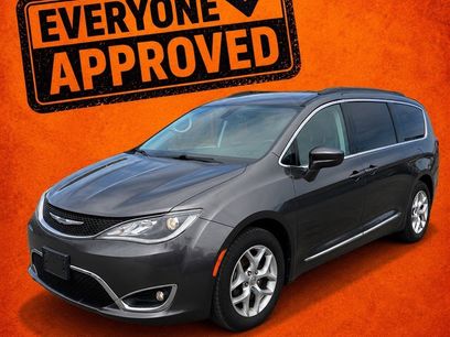 Used 2017 Chrysler Pacifica Touring-L w/ Tire & Wheel Group