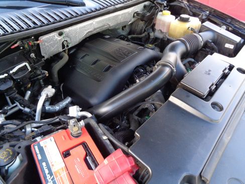 Used 2016 Ford Expedition XL image 4