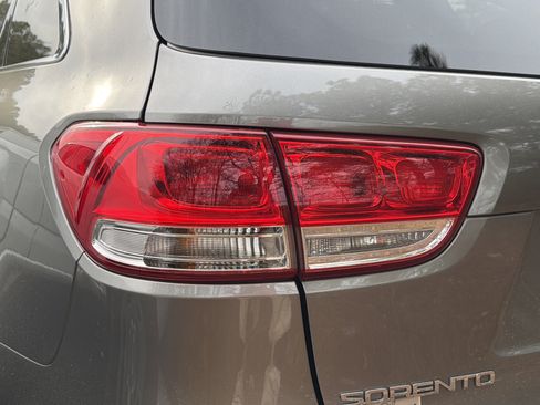 Used 2018 Kia Sorento EX image 6