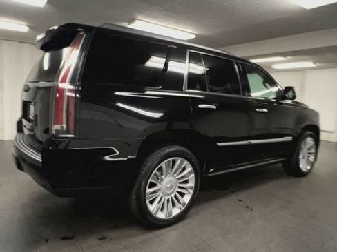 Used 2020 Cadillac Escalade Platinum AWD/4WD image 8