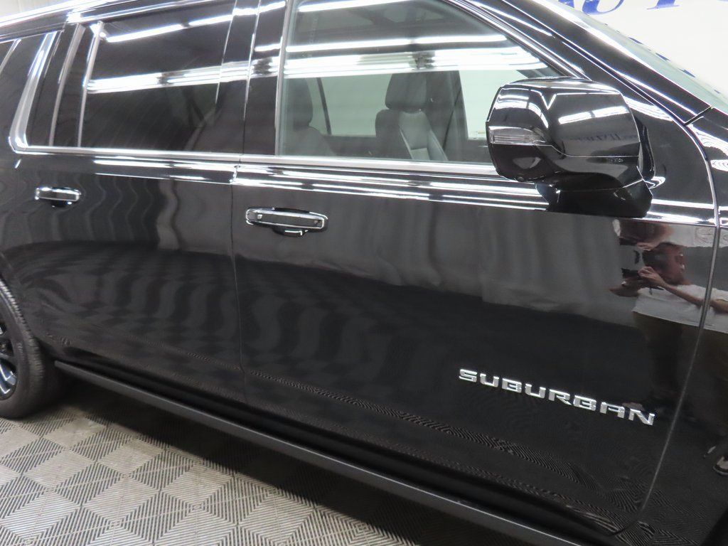 Used 2025 Chevrolet Suburban High Country AWD/4WD image 38