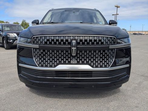 Used 2025 Lincoln Navigator Reserve AWD/4WD image 9