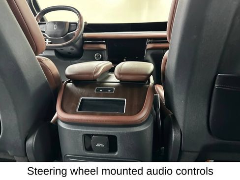 Used 2025 Lincoln Navigator Reserve AWD/4WD image 26