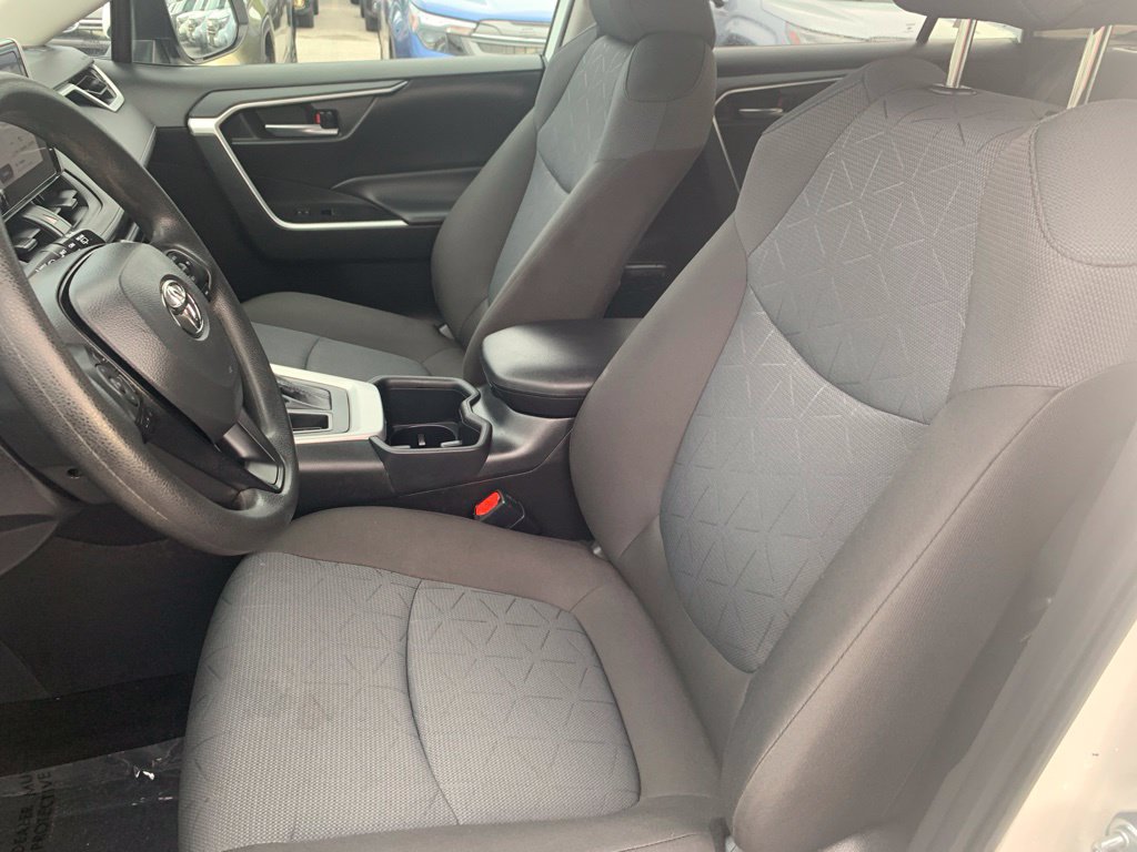Used 2025 Toyota RAV4 XLE AWD/4WD image 12