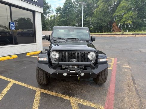 Used 2024 Jeep Gladiator Sport AWD/4WD image 6