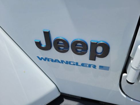 Used 2024 Jeep Wrangler Unlimited AWD/4WD image 5