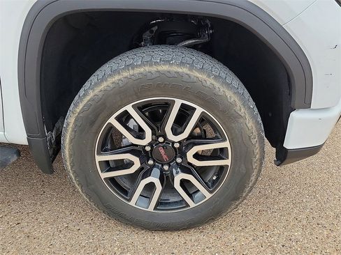 Used 2022 GMC Sierra 1500 AT4 w/ AT4 Premium Package image 14