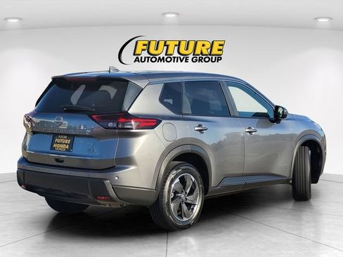 Used 2024 Nissan Rogue SV FWD image 4