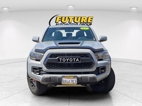 Used 2017 Toyota Tacoma TRD Pro AWD/4WD image 2