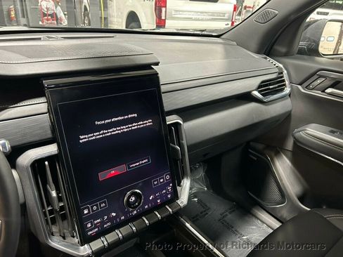 Used 2025 GMC Acadia Elevation w/ Elevation Premium Package image 16