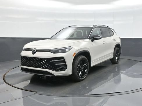 New 2026 Volkswagen Tiguan SE R-Line AWD/4WD image 3