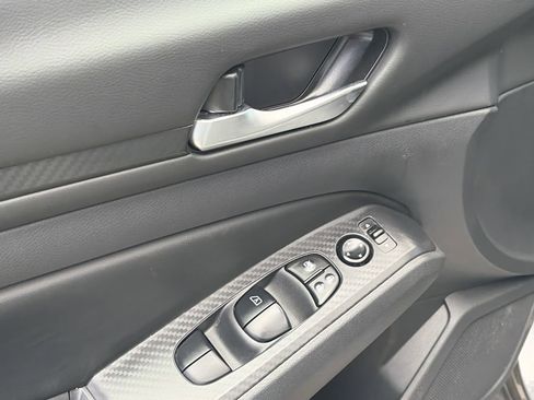 Used 2024 Nissan Altima 2.5 SV image 24