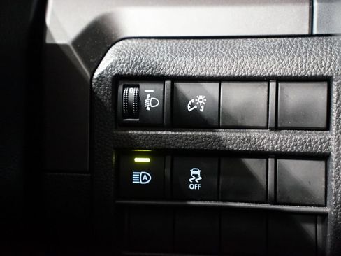 Certified 2025 Toyota Tacoma SR5 AWD/4WD image 25