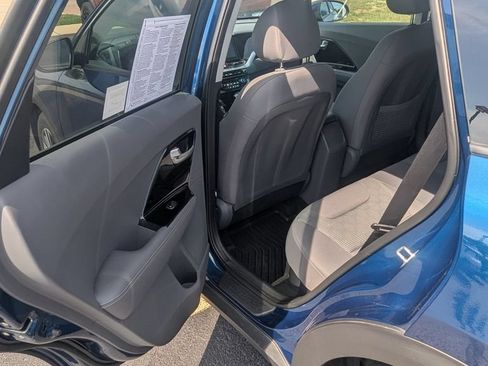 Used 2021 Kia Niro LXS FWD image 13