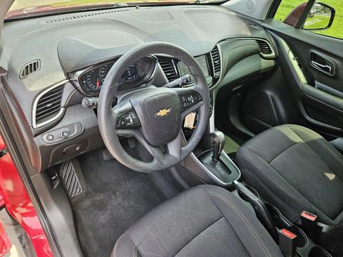 Used 2020 Chevrolet Trax LT AWD/4WD image 12