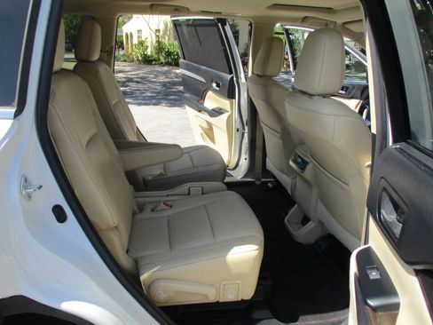 Used 2017 Toyota Highlander XLE FWD image 31