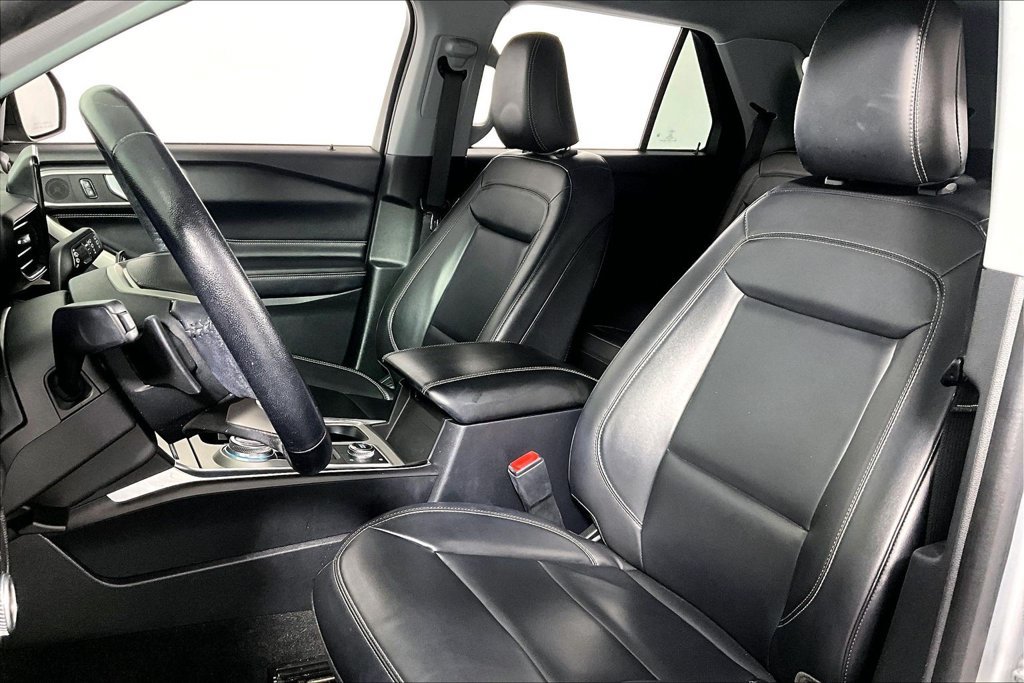 Used 2021 Ford Explorer XLT w/ Equipment Group 202A AWD/4WD image 24