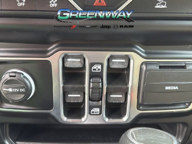 Used 2022 Jeep Wrangler Unlimited Sahara w/ Cold Weather Group AWD/4WD image 15