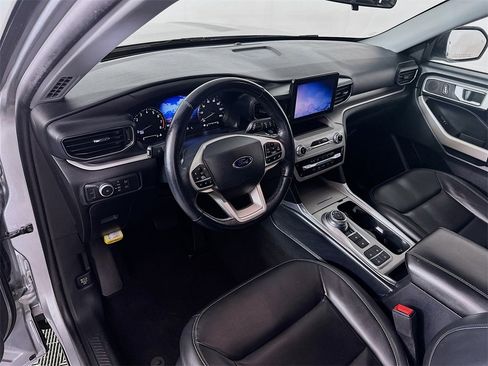 Used 2021 Ford Explorer XLT w/ Equipment Group 202A image 31