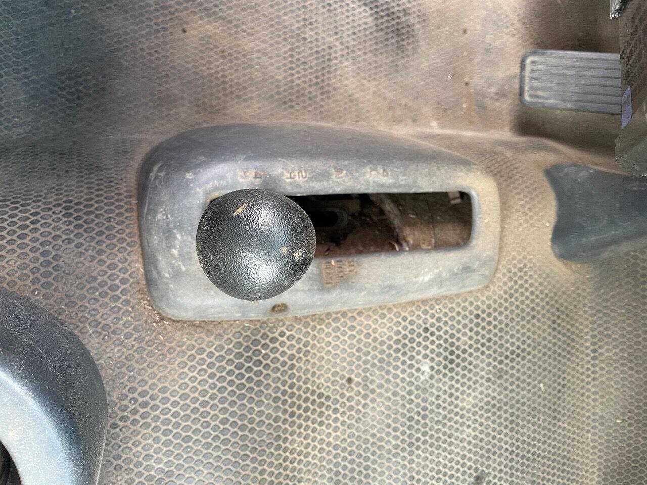 Used 2002 Chevrolet Silverado 2500 4x4 Regular Cab image 12