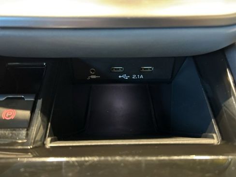 Used 2021 Subaru Outback Limited image 8