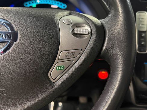 Used 2017 Nissan Leaf SV image 18