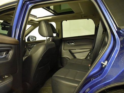 Used 2021 Nissan Rogue SV w/ Premium Package image 27