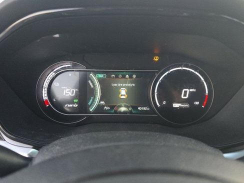 Used 2022 Kia Niro EX Premium w/ Cold Weather Package image 5