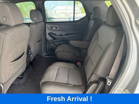 Used 2023 Chevrolet Traverse LT FWD image 3
