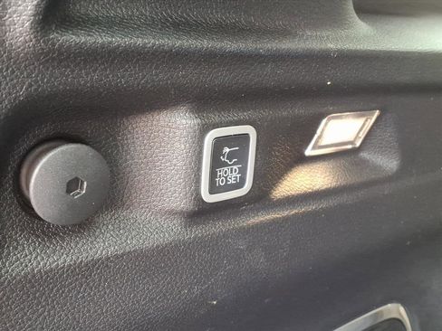 Used 2021 Jeep Grand Cherokee L Limited w/ Luxury Tech Group II image 22