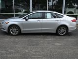 Used 2017 Ford Fusion SE w/ Fusion SE Technology Package image 3