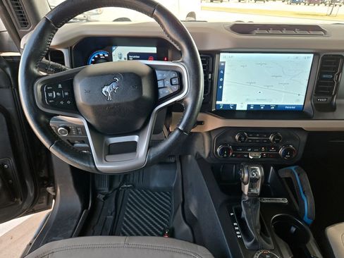 Used 2022 Ford Bronco Wildtrak AWD/4WD image 13