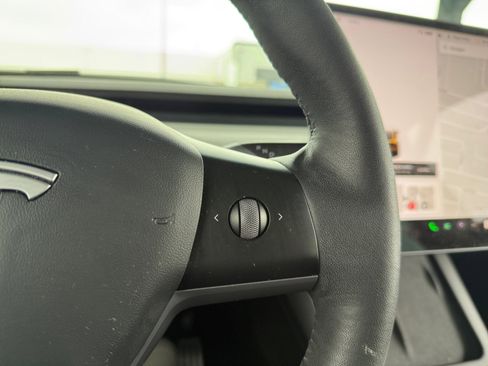 Used 2022 Tesla Model Y Performance AWD/4WD image 16