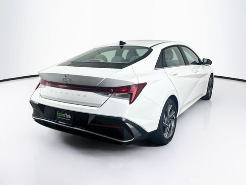Used 2025 Hyundai Elantra SEL FWD image 9
