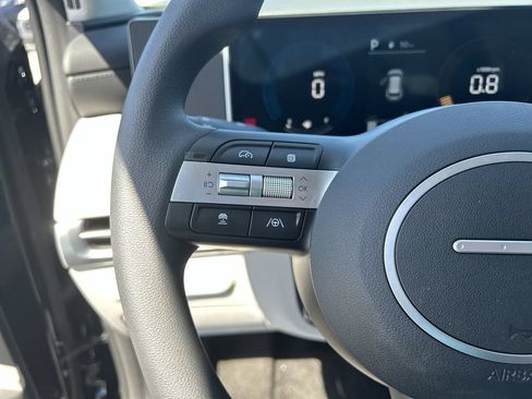 Certified 2025 Hyundai Tucson SE FWD image 25