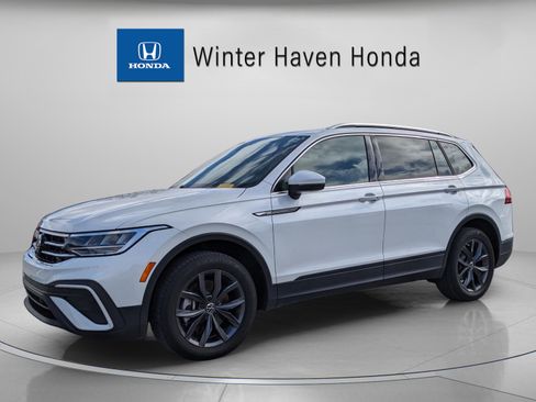 Used 2023 Volkswagen Tiguan SE image 2